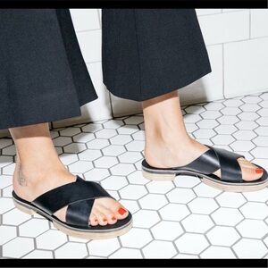 NWT Freda Salvador Black Criss Cross Flatform Sandal